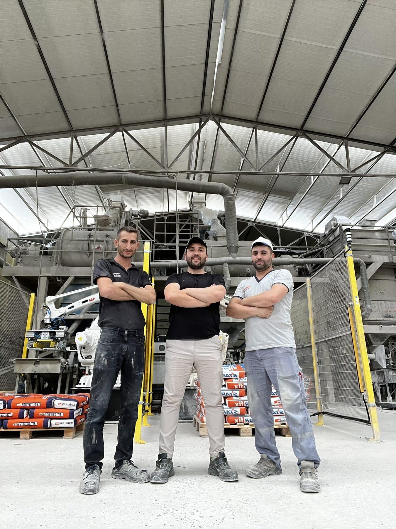 İki Robotlu Torba Paletleme Sistemi – sahada müşterimizle