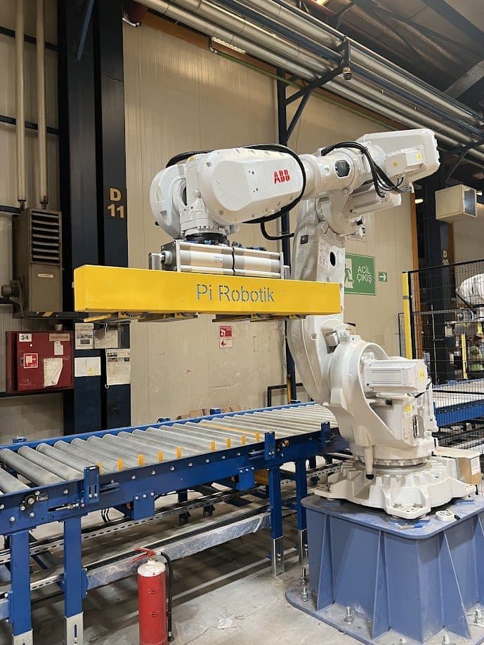 Üç Robotlu Panel Radyatör Taşıma ve Paletleme Hattı – sahadan kare 1