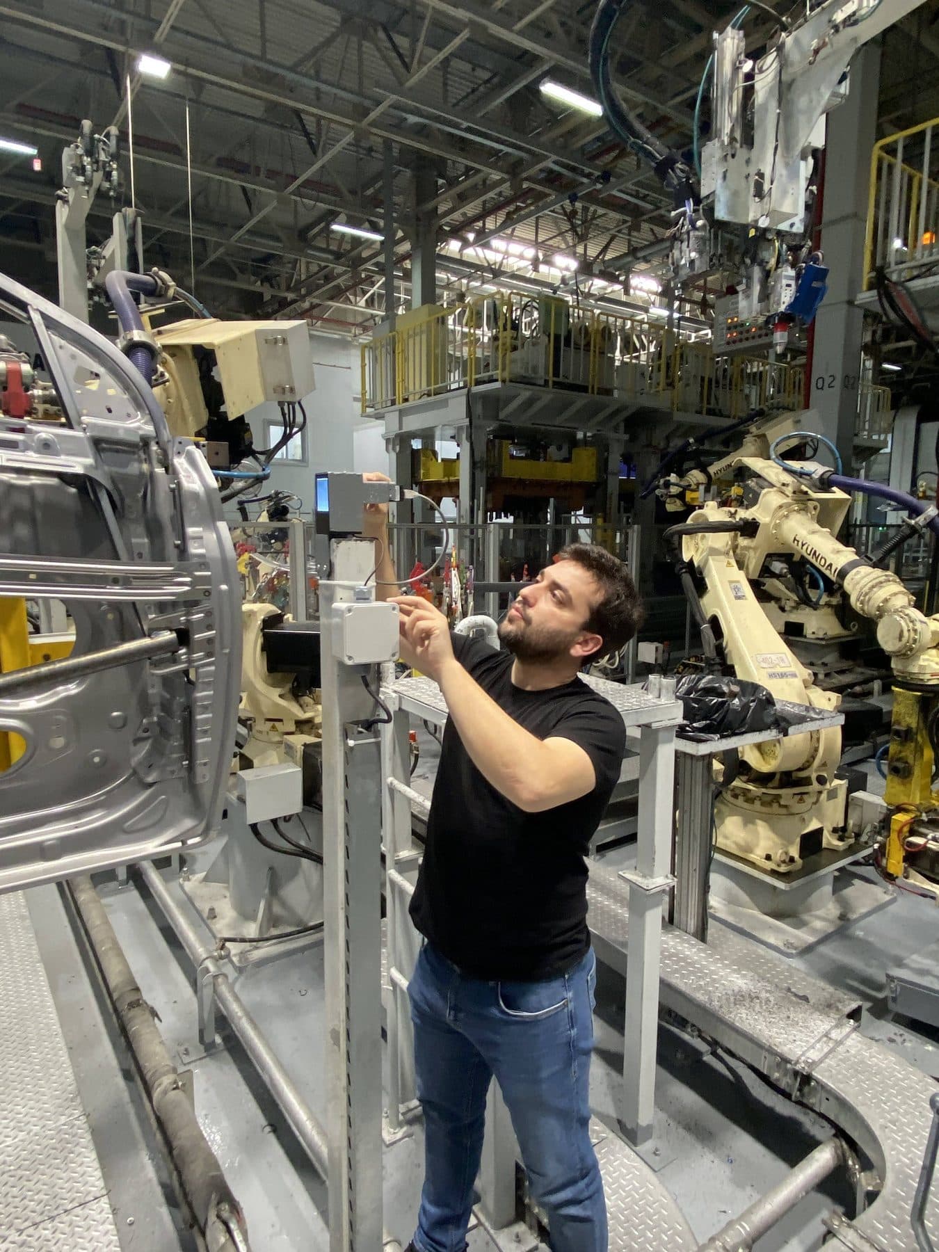 Camera-Based Hole Position Measurement on Car Doors – shop floor photo