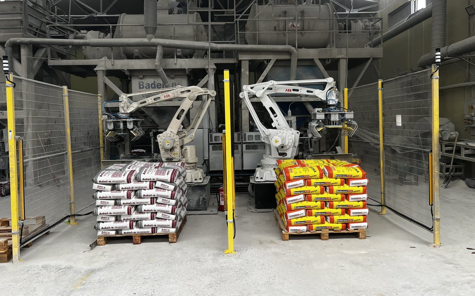 Two-Robot Bag Palletizing System