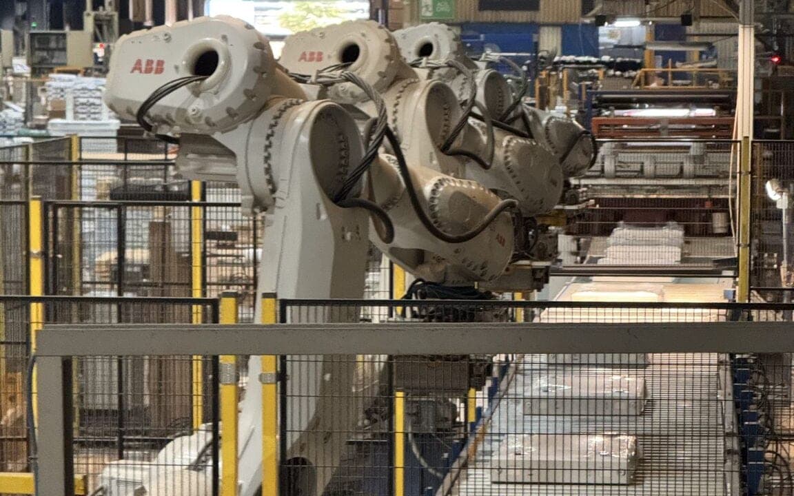 Three-Robot Panel Radiator Handling and Palletizing Line